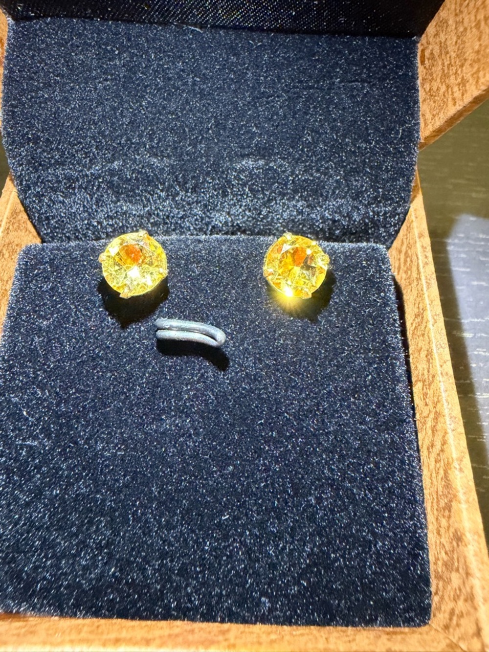18k gold studs